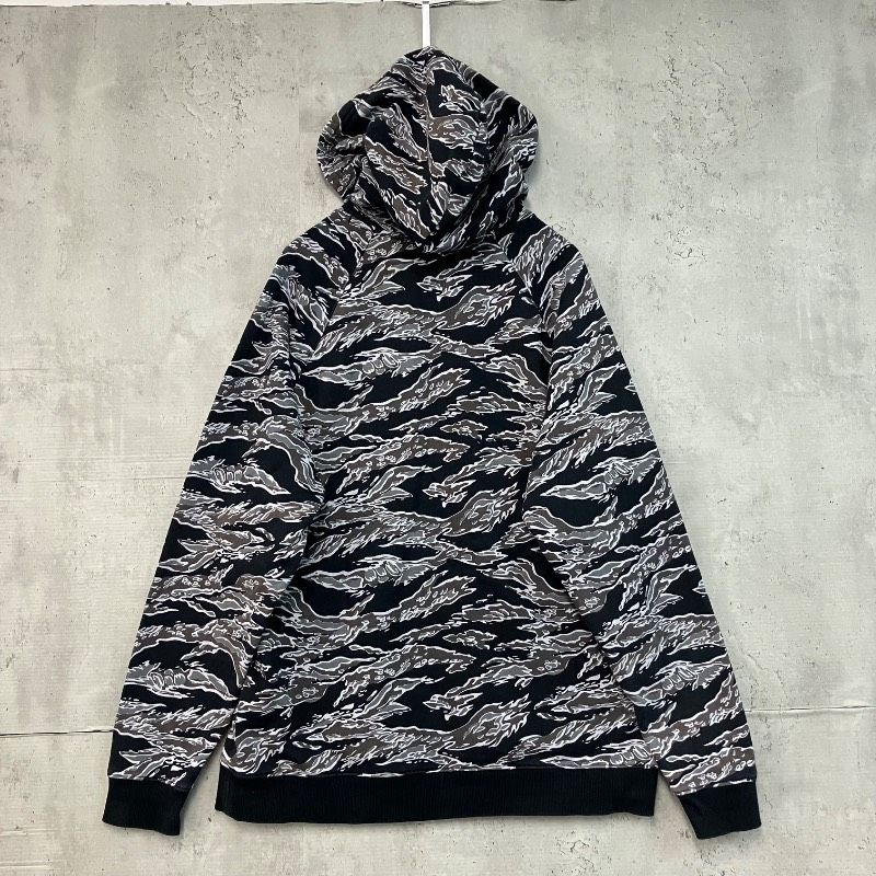 UNDER ARMOUR アンダーアーマー パーカー メンズ XL 虎柄 カモフラ
