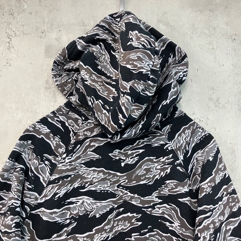 UNDER ARMOUR アンダーアーマー パーカー メンズ XL 虎柄 カモフラ