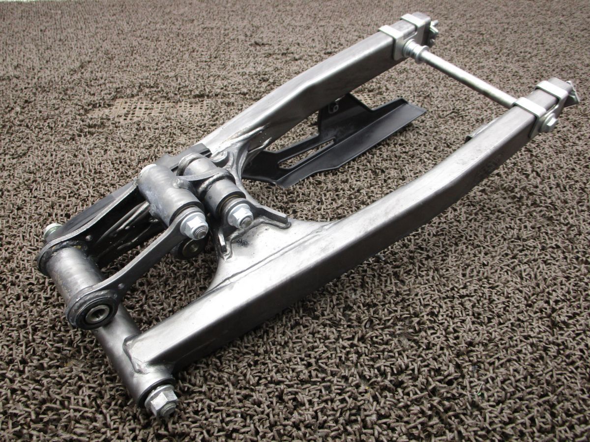 Dトラッカー125 スイングアーム チェーンカバー □A9826！リアアクスル