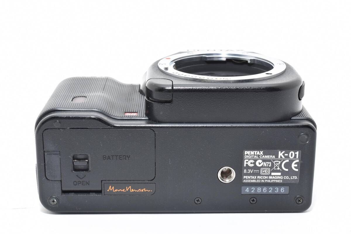 ☆ペンタックス PENTAX K-01 ボディブラック/ブラック ミラーレス一眼 