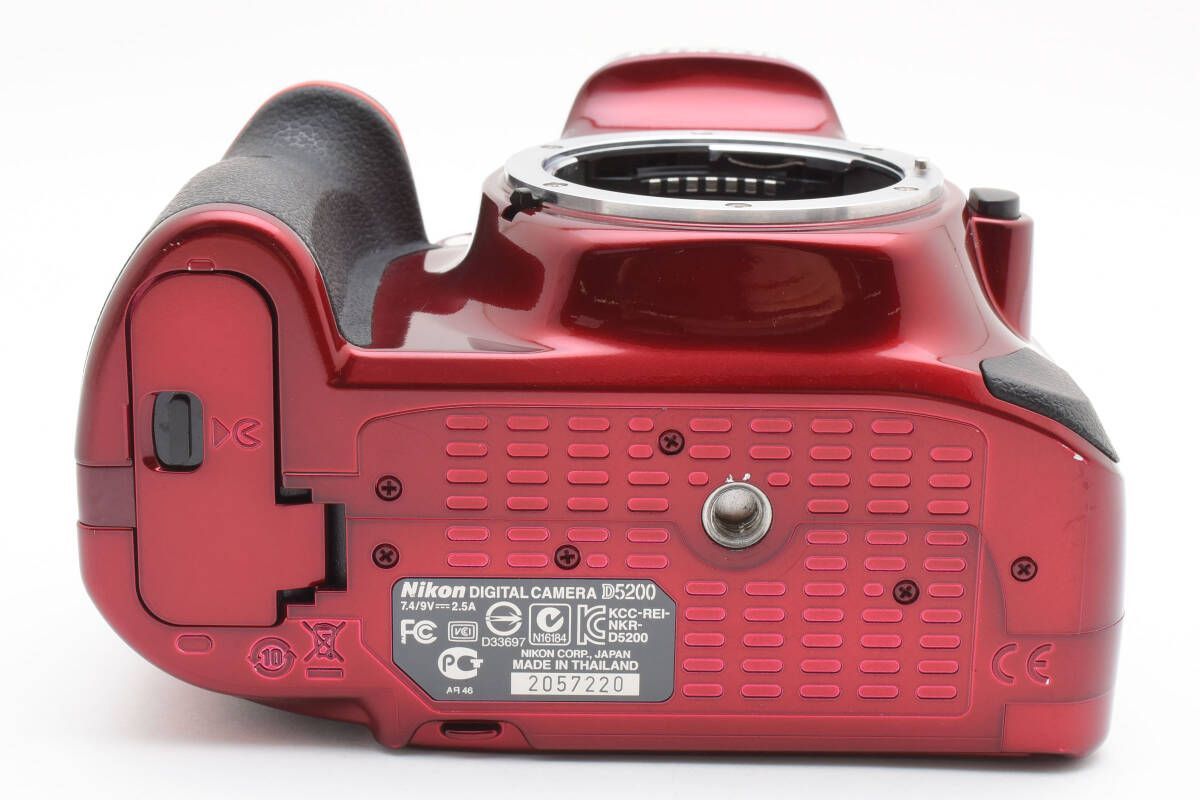 ☆極上品☆《ショット数 4,912回》ニコン Nikon D5200 レッド ボディ
