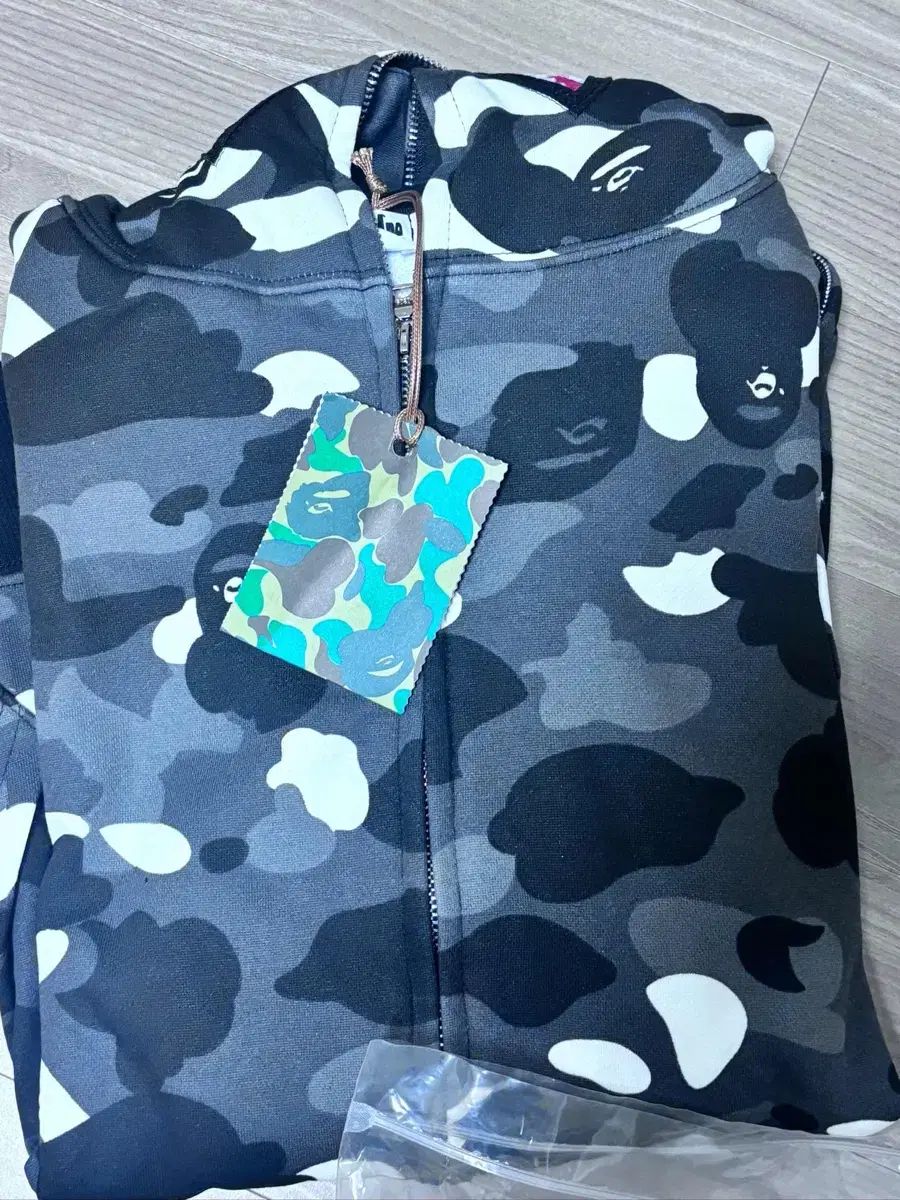 A BATHING APE アベイシングエイプ グレー カモフラ ジップアップ