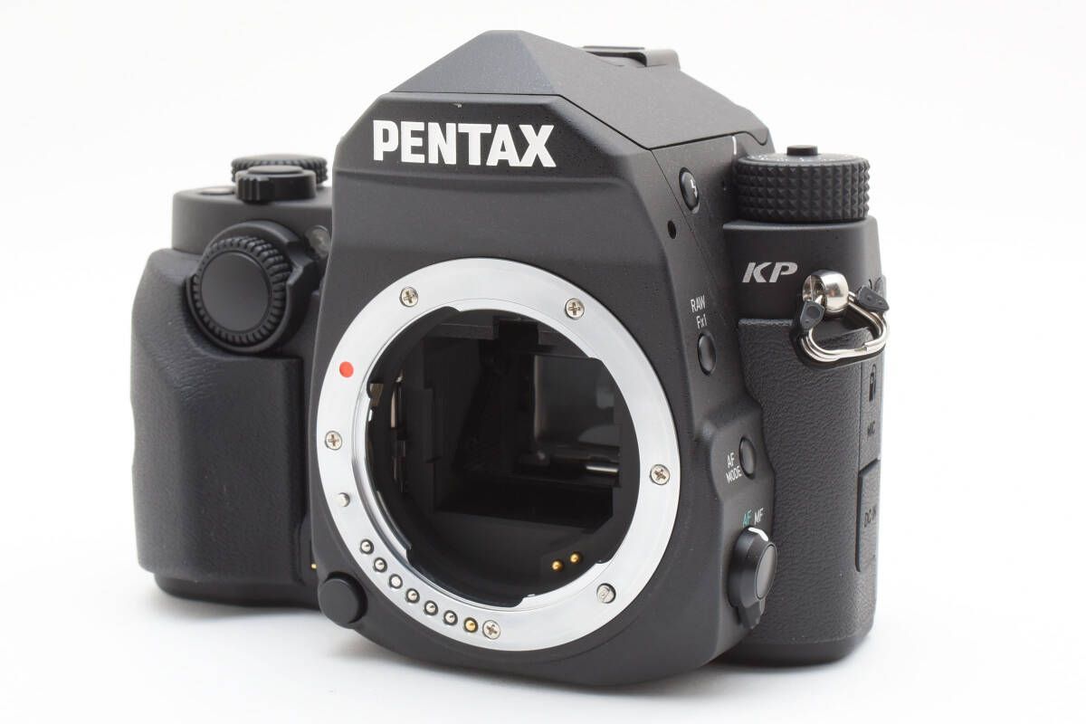 【美品】PENTAX KP ボディ ペンタックス　カメラバッグ付き　ショット少 美品】PENTAX KP ボディ ペンタックス カメラバッグ付き ショット少 美