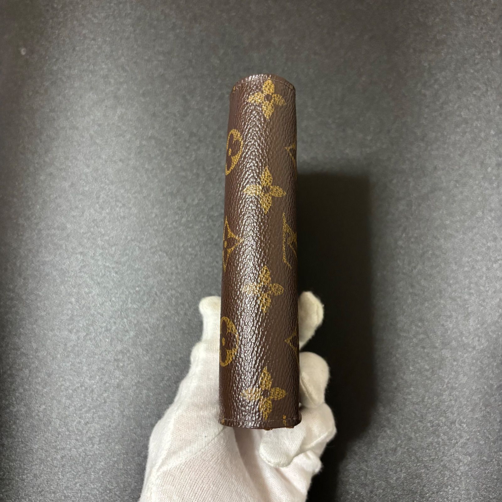 u46 ポルトフォイユ トレゾール インターナショナル 新型 Louis