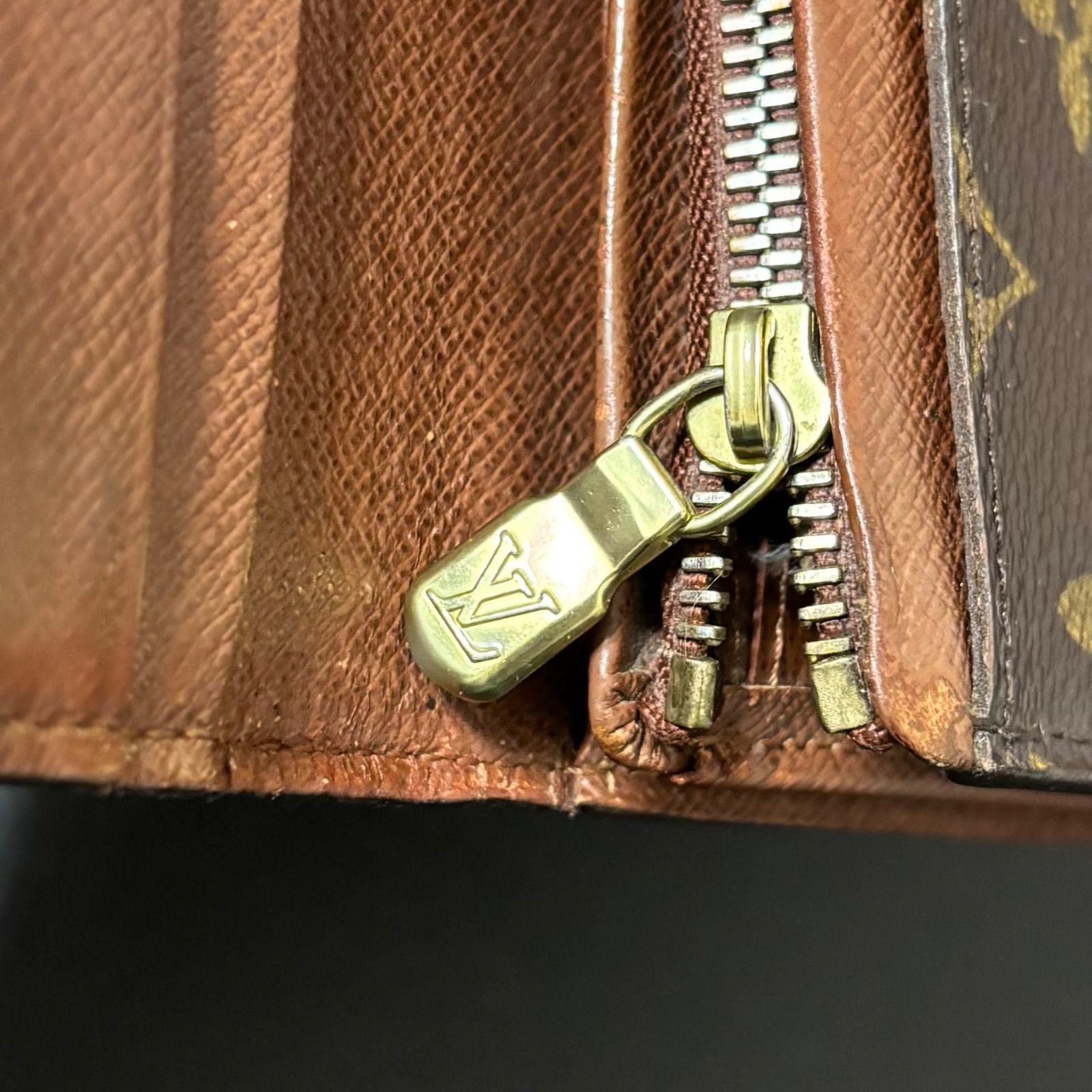 u46 ポルトフォイユ トレゾール インターナショナル 新型 Louis