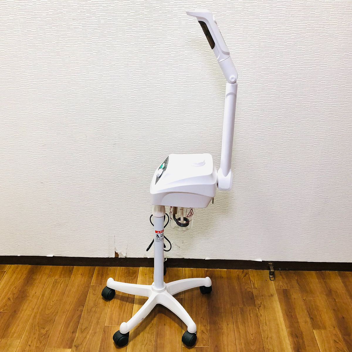 SEVEN BEAUTY フェイシャルスチーマー FS100 ホワイト Amazon.co.jp: ＜SEVEN BEAUTY＞ オゾンフェイシャルスチーマー FS100