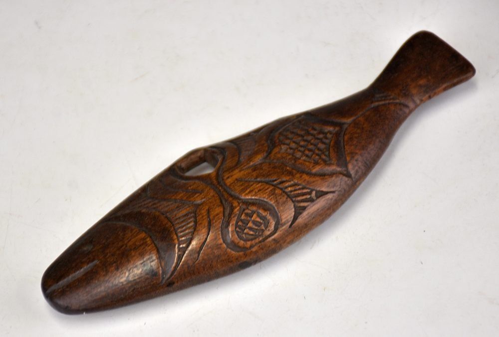 蔵A5837】アイヌ美術 木彫魚根付 腰飾り 本時代 - メルカリ