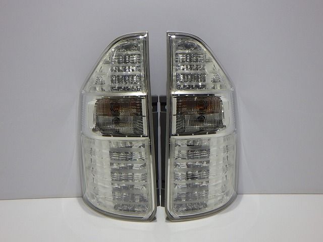 トヨタ ノア 70系（ZRR70/75系）後期型 純正テールランプ 左右セット トヨタ ノア 70系（ZRR70/75系）後期型 純正テールランプ 左右セット