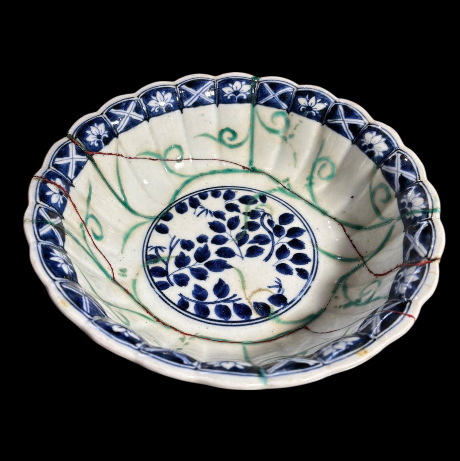 古伊万里　染付大鉢花模様 古伊万里 染付大鉢花模様 染付 大鉢 蝶柄 花｜直径22 高さ8.5｜希少