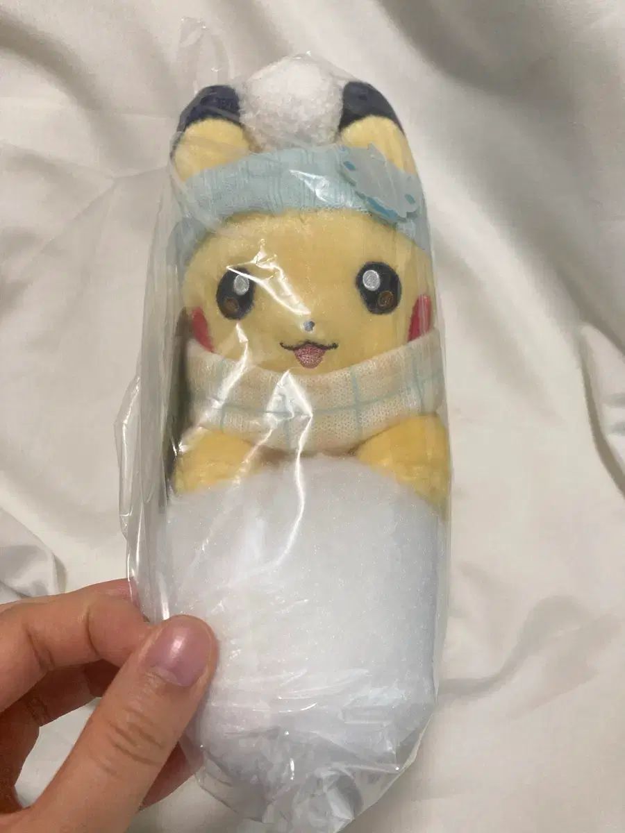 ポケットモンスター ポケットモンスター ピカチュウと雪遊び 雪だるま ピカチュウ ぬいぐるみ ぬいぐるみ ぬい