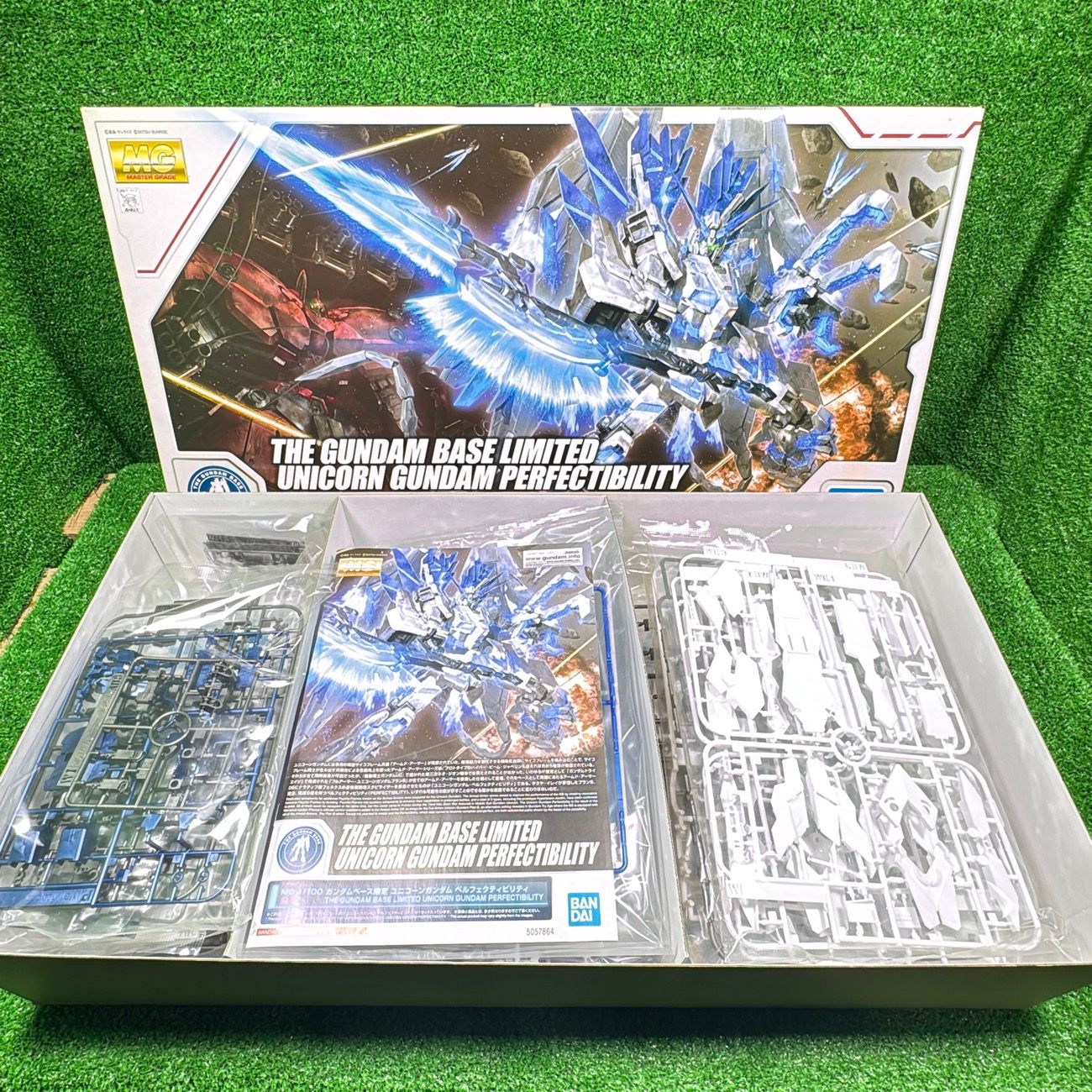 内袋未開封・完品】バンダイ MG 1/100 ガンダムベース限定 ユニコーン