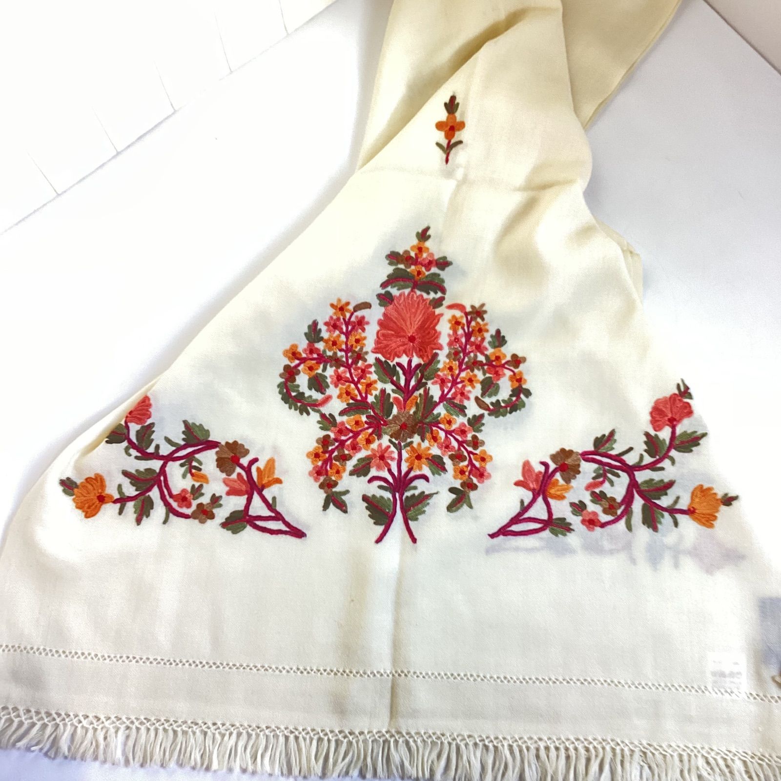 TARA BLANCA ターラブランカ　刺繍ストール TARA BLANCA ターラ・ブランカ/手刺繍ストール・アクセサリー