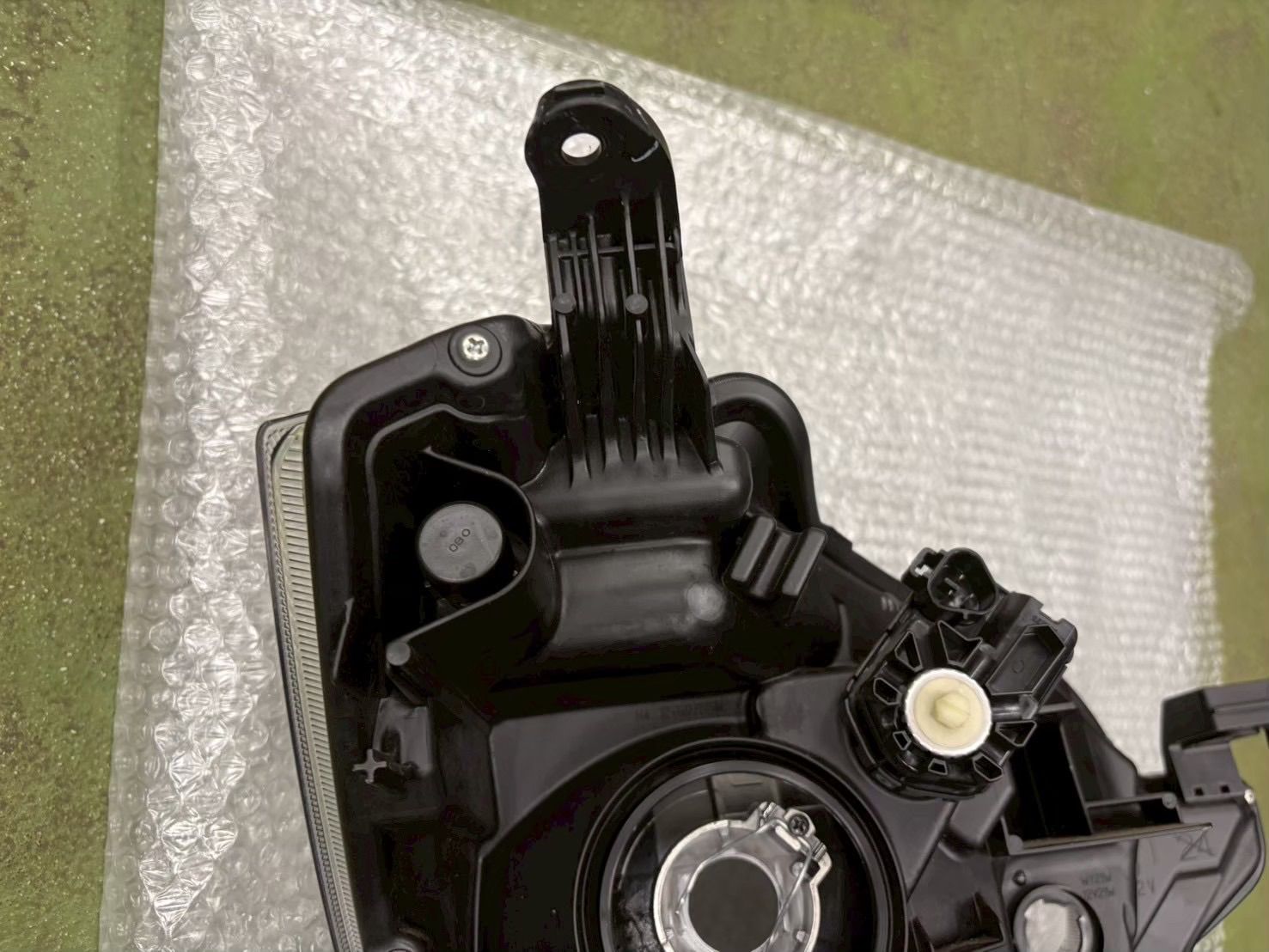 ダイハツ ミライース LA350S 左ヘッドライト ハロゲン 100-69043 81170