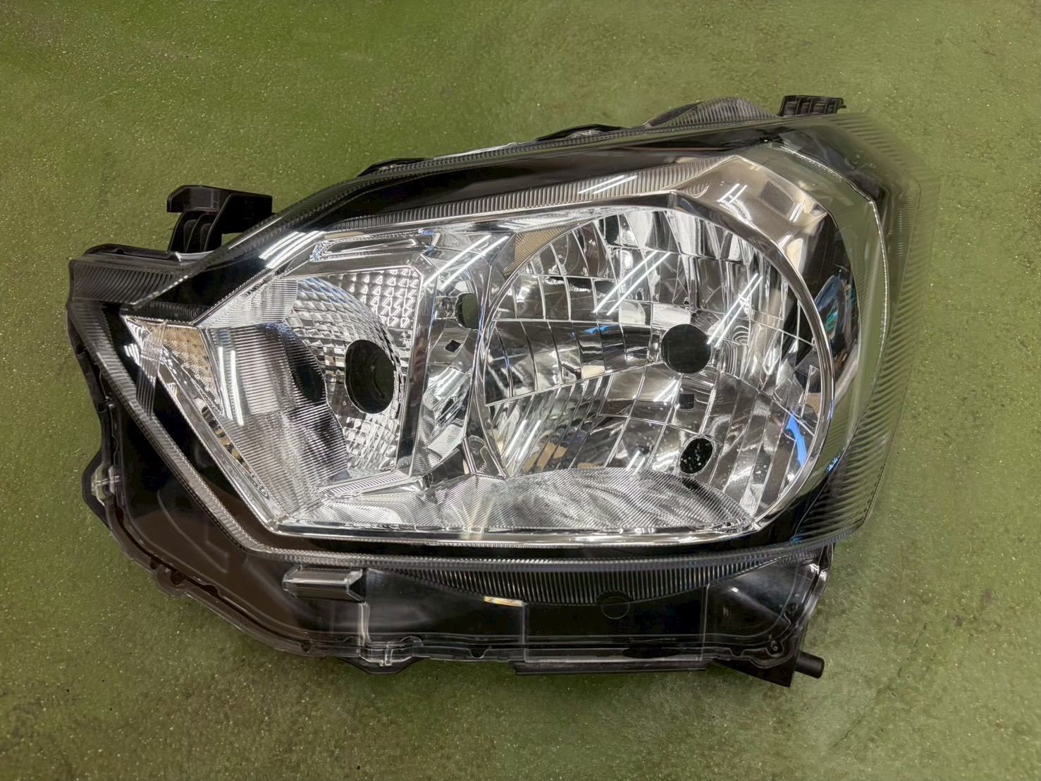 g10.2 ハロゲン LA350S ミライース 左右ヘッドライト KOITO 100