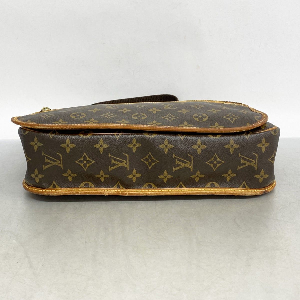 美品 Louis Vuitton メッセンジャー ボスフォールGM M40105 楽天市場】[中古] 送料無料 LOUIS VUITTON メッセンジャー ボス