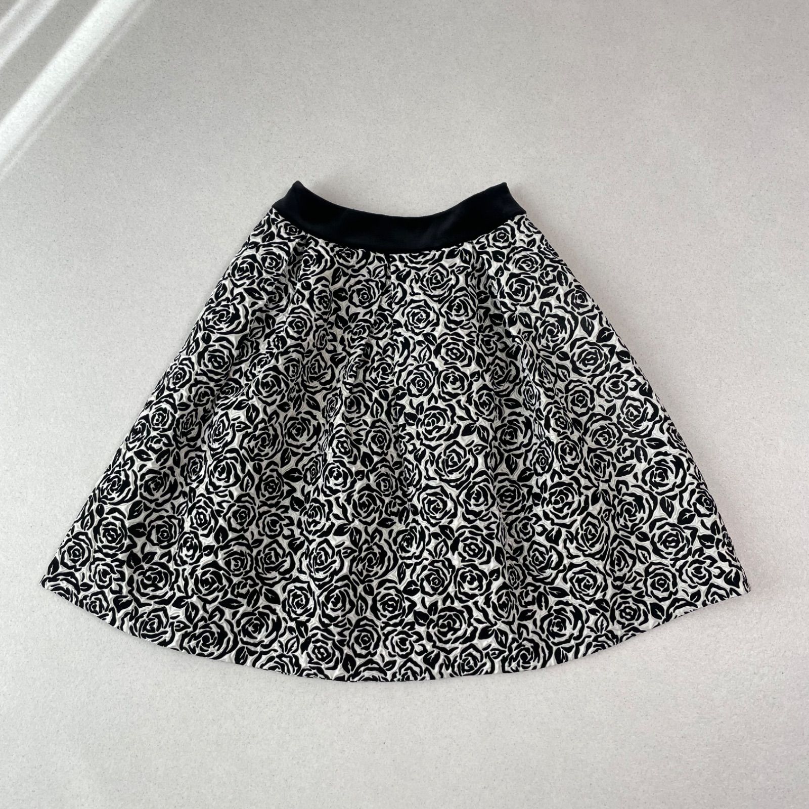 M'S GRACY エムズグレイシー 薔薇柄 ローズ フロッキー ジャガード 膝