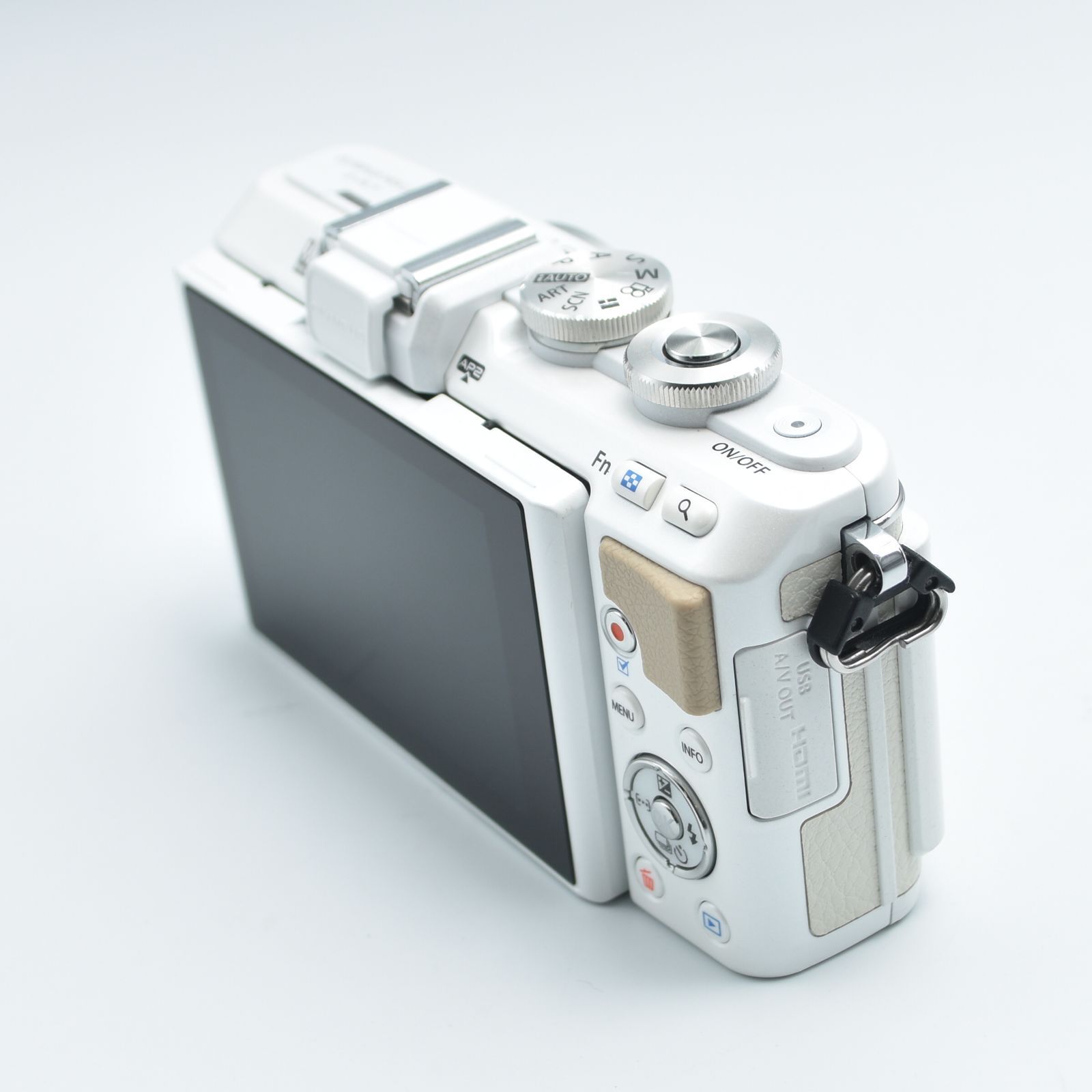 B#10002 T OLYMPUS ミラーレス一眼 PEN E-PL7 ボディ ホワイト PEN E