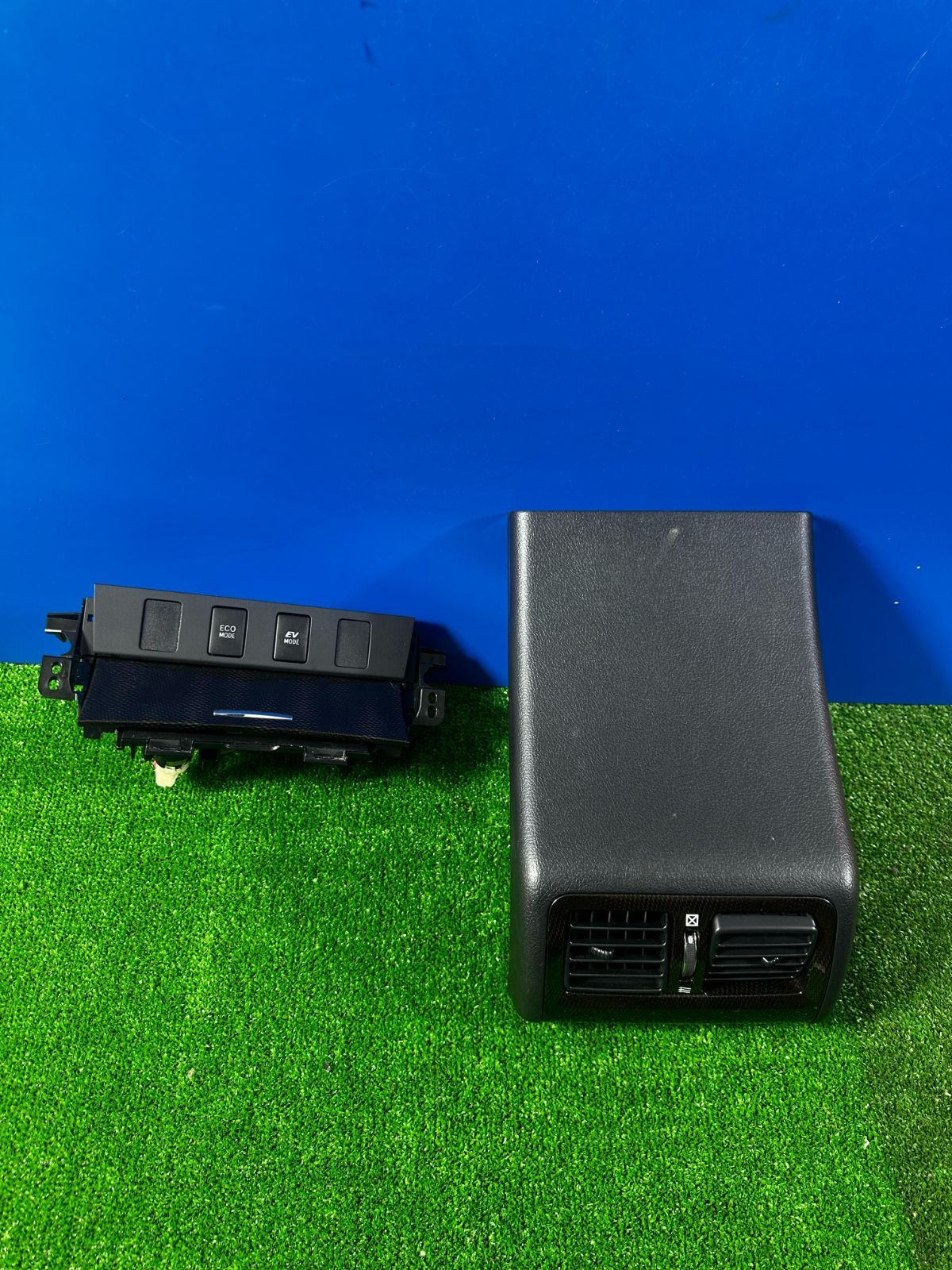 ZT-2022] 純正トヨタ カムリ ハイブリッド AVV50 リアエアコンパネル