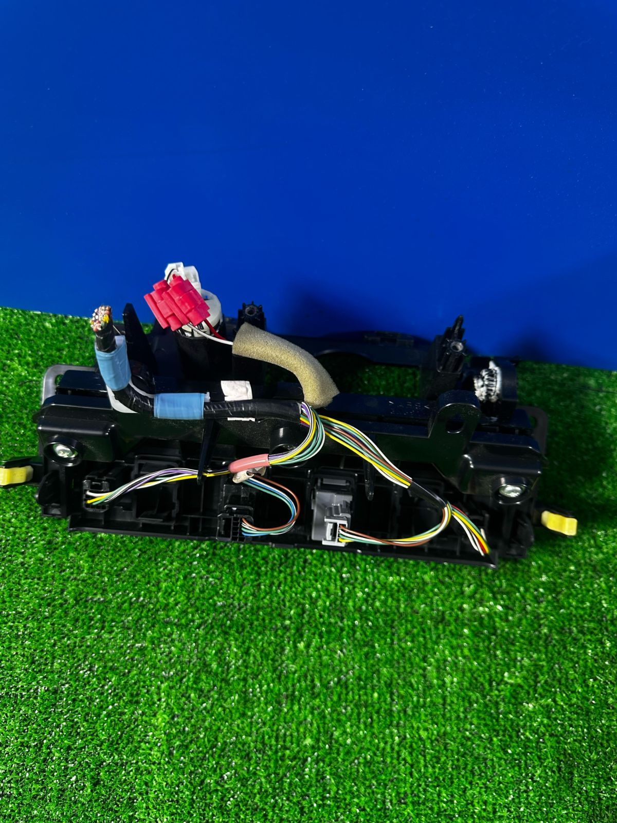 ZT-2022] 純正トヨタ カムリ ハイブリッド AVV50 リアエアコンパネル