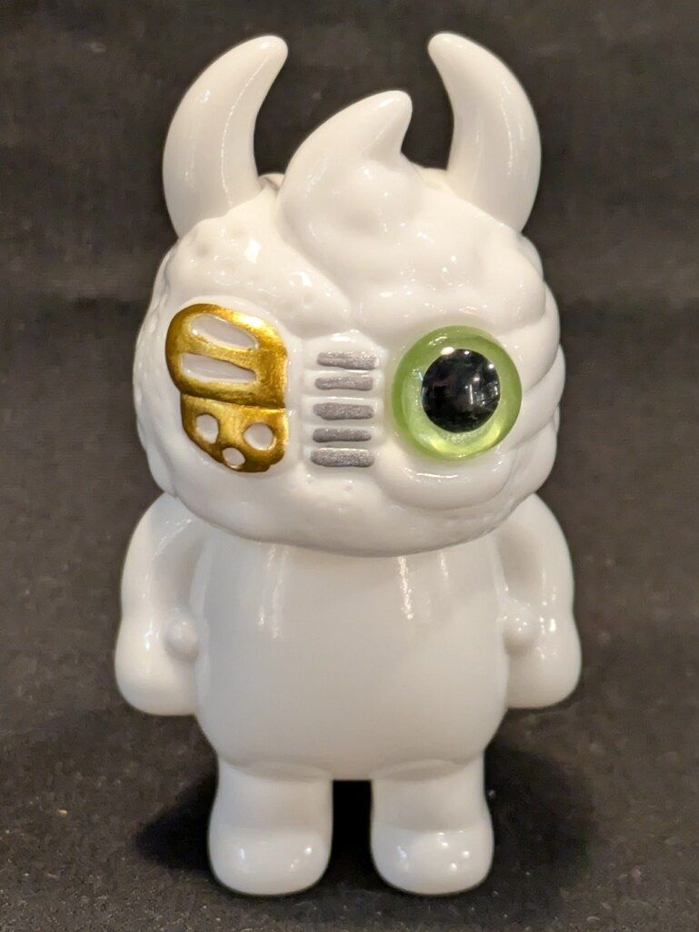 REALHEAD/UAMOU ウアモス 白成型 - メルカリ