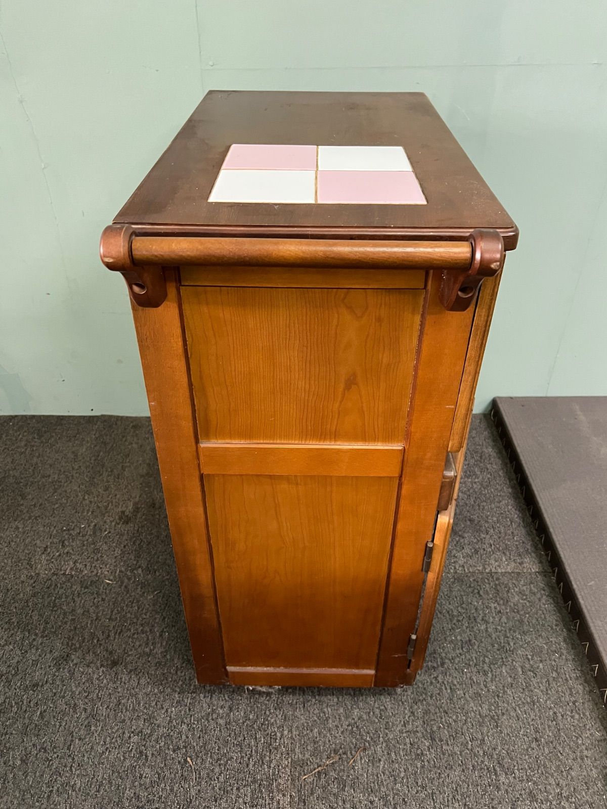 ⭐︎ カントリー キッチンワゴン キャスター次 タイル 天板 - メルカリ