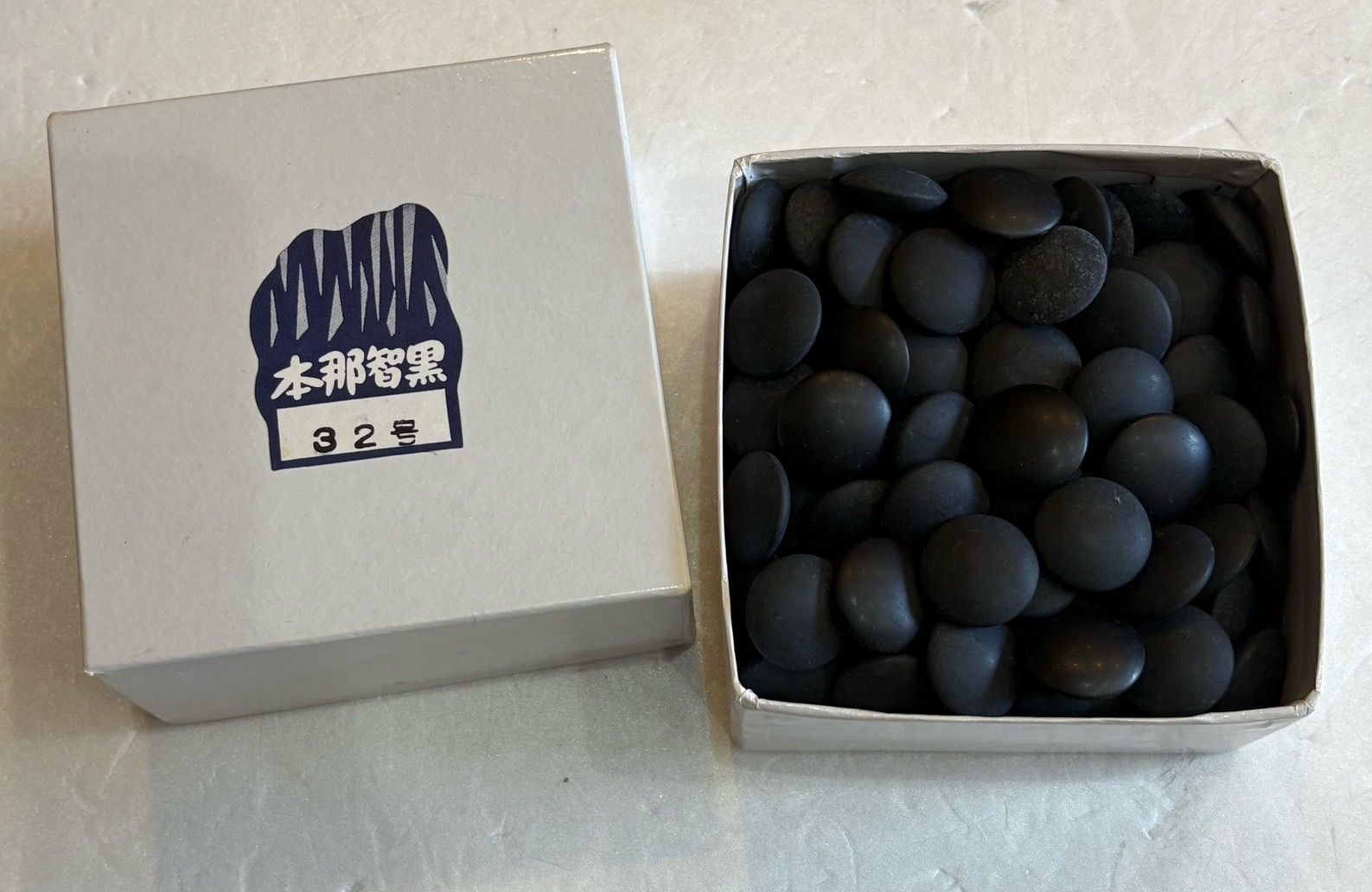 碁石】日向特製 本蛤白 本那智黒 32号 囲碁 - メルカリ