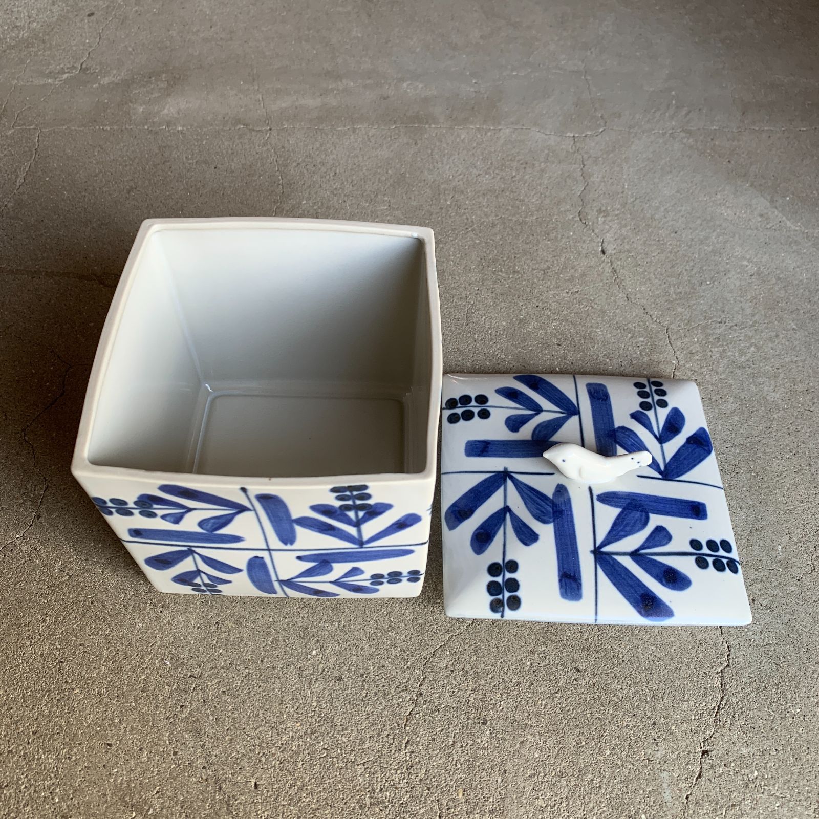 砥部焼 草文柄 パンケース 小鳥 ブレッドケース 日本クラフト とべ焼