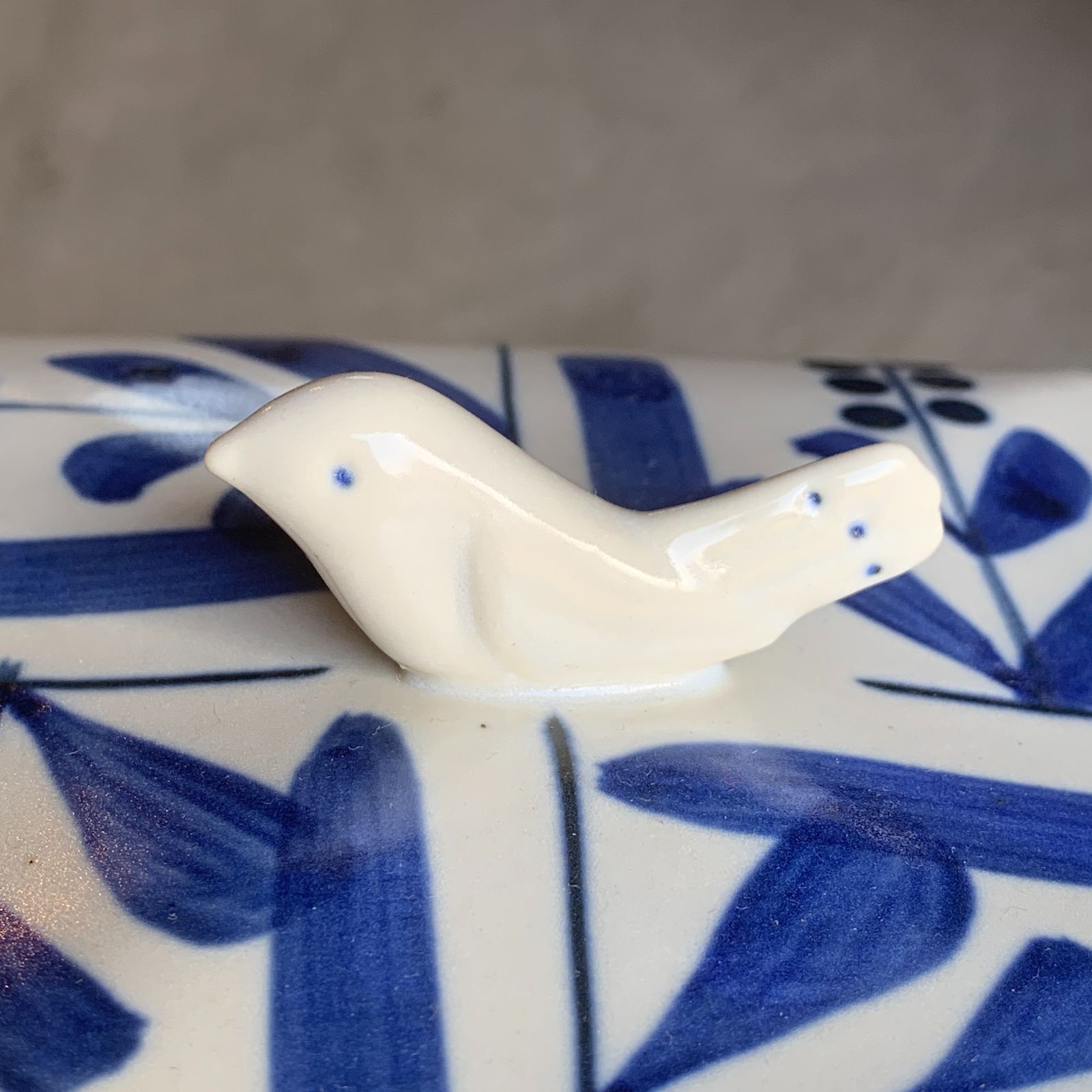 砥部焼 草文柄 パンケース 小鳥 ブレッドケース 日本クラフト とべ焼