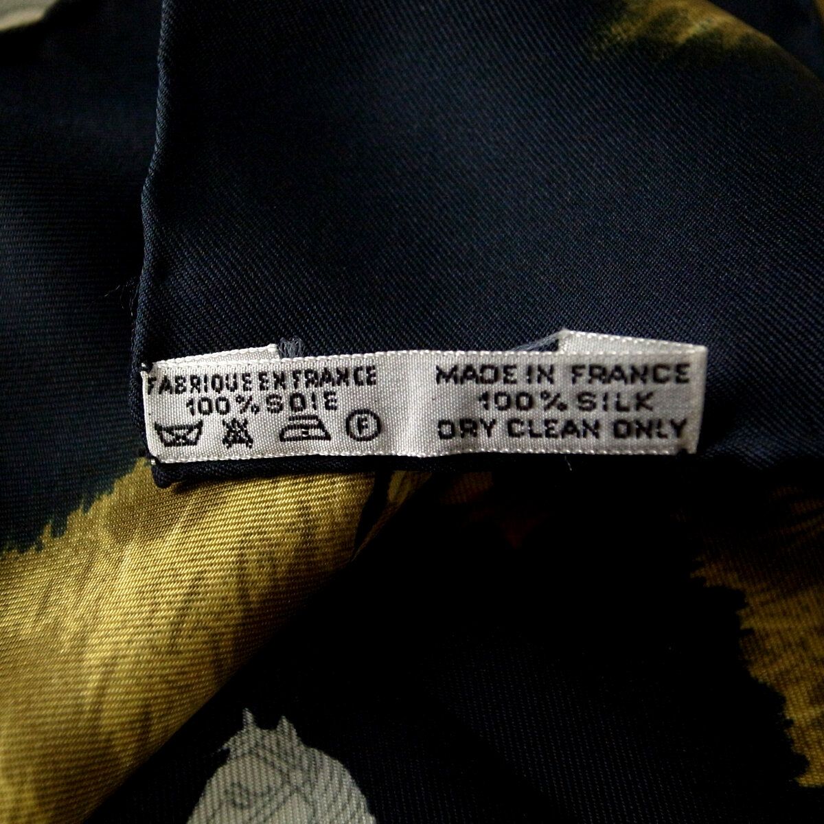 エルメス カレ90 CASQUES et PLUMETS 面貌のない兜 シルク100