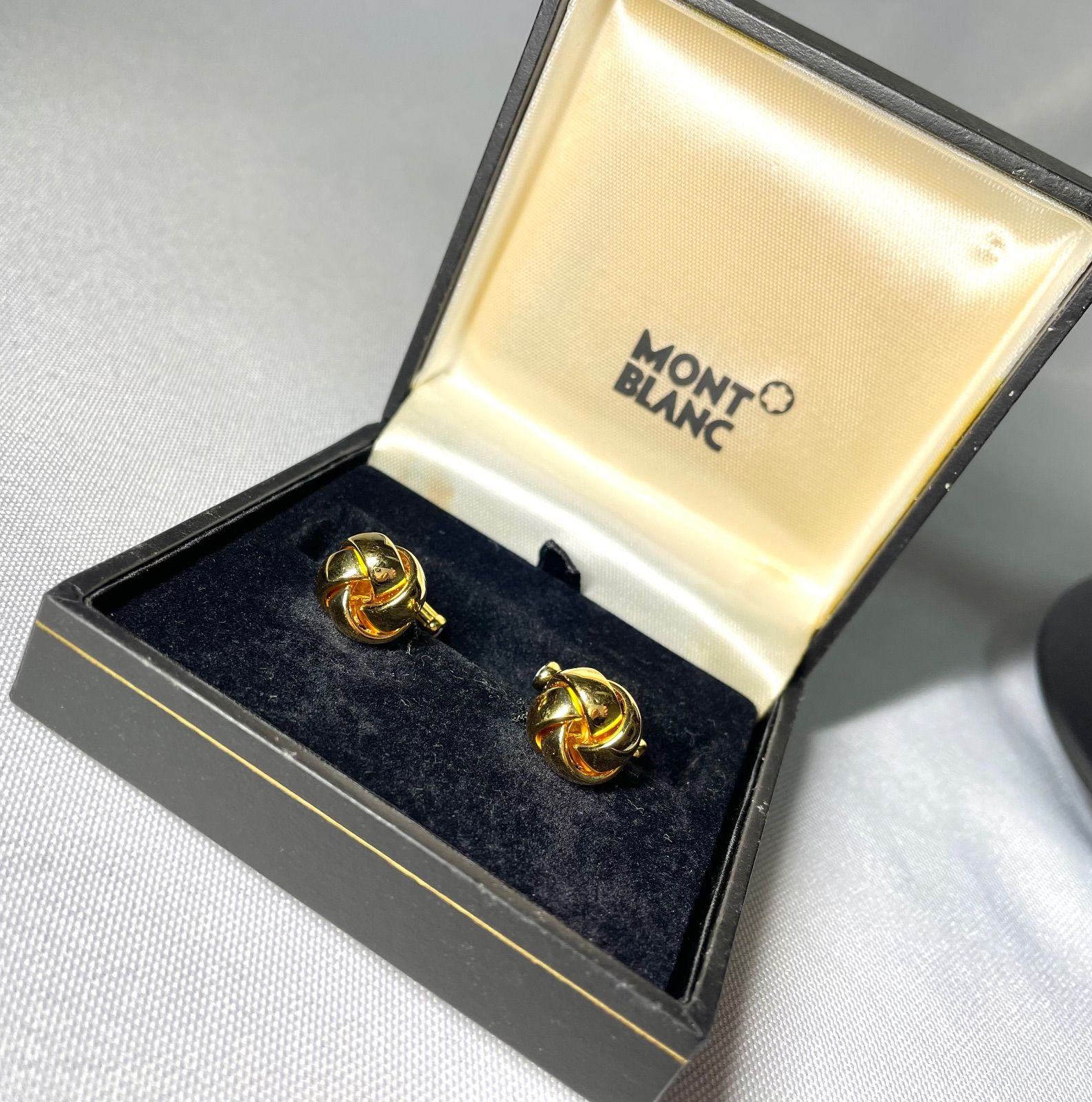 MONTBLANC モンブラン　カフス　ゴールド×ブラック　楕円　箱付き MONTBLANC モンブランカフスゴールド×ブラック楕円箱付き