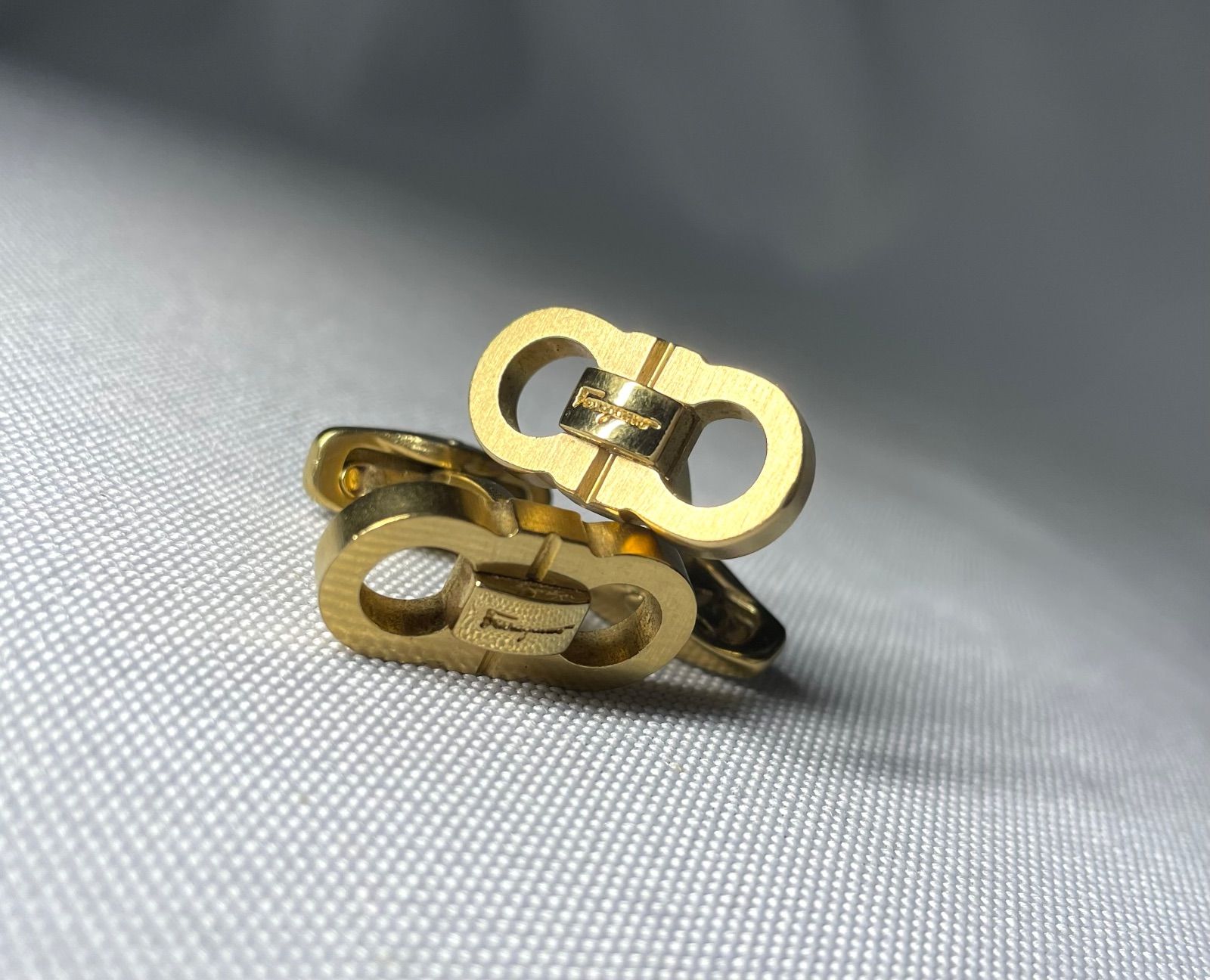 美品 Salvatore Ferragamo サルヴァトーレフェラガモ ダブルガンチーニ