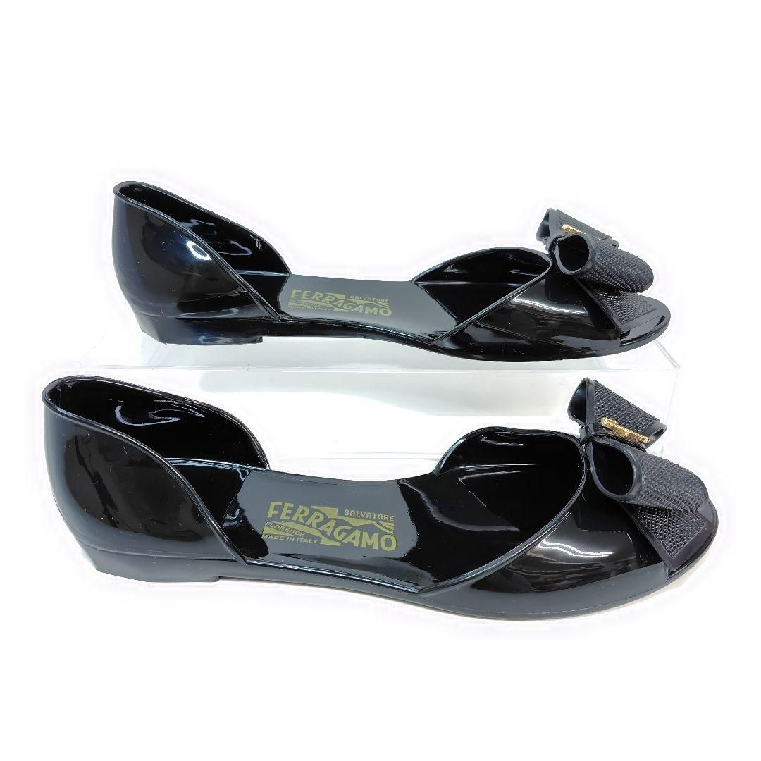 Salvatore Ferragamo フラット ラバーサンダル 『 美品』 ☆美品☆Salvatore Ferragamo フェラガモ ラバーサンダル 9 リボン