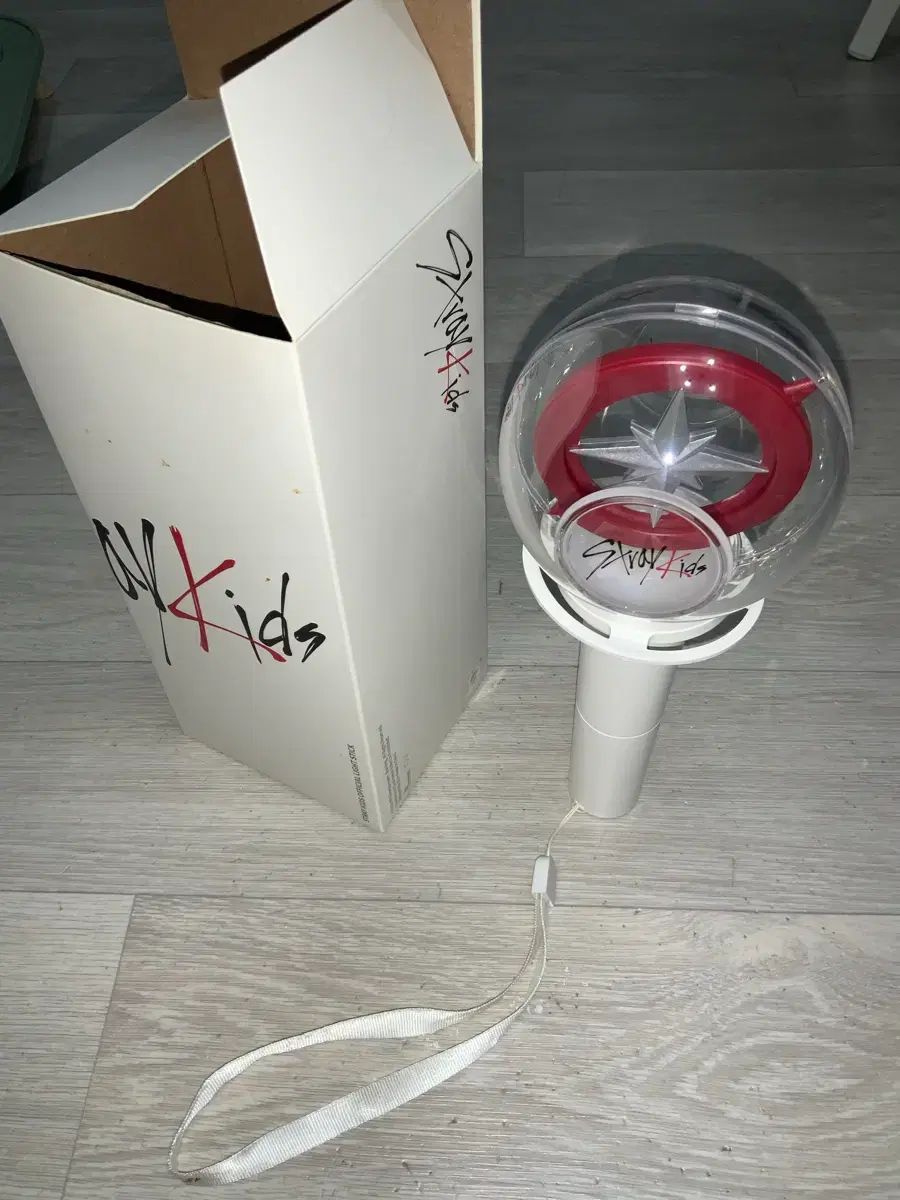 セール，送料無料 Stray Kids(ストレイキッズ・スキズ・SKZ) ペンライト 旧 Ver. ONE その他