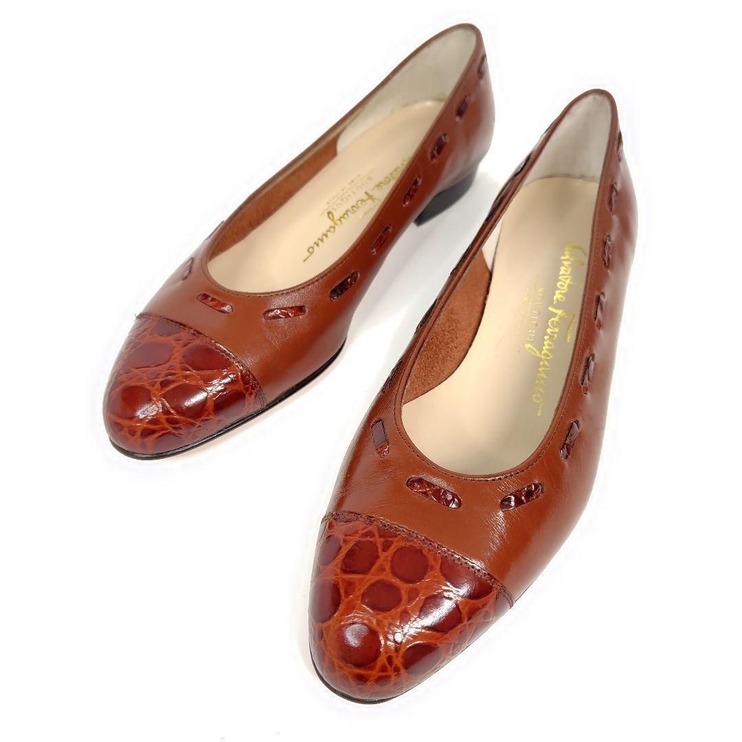 ☆未使用☆Salvatore 工場 Ferragamo フェラガモ ローヒール パンプス