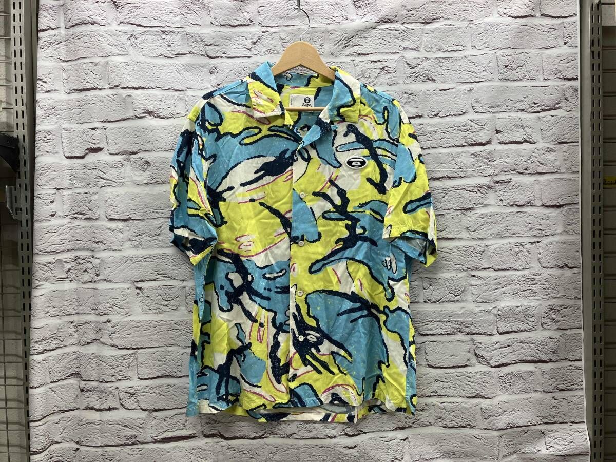 A BATHING APE 半袖シャツ A BATHING APE(アベイシングエイプ) カモフラ総柄 ワッペン付き 半袖