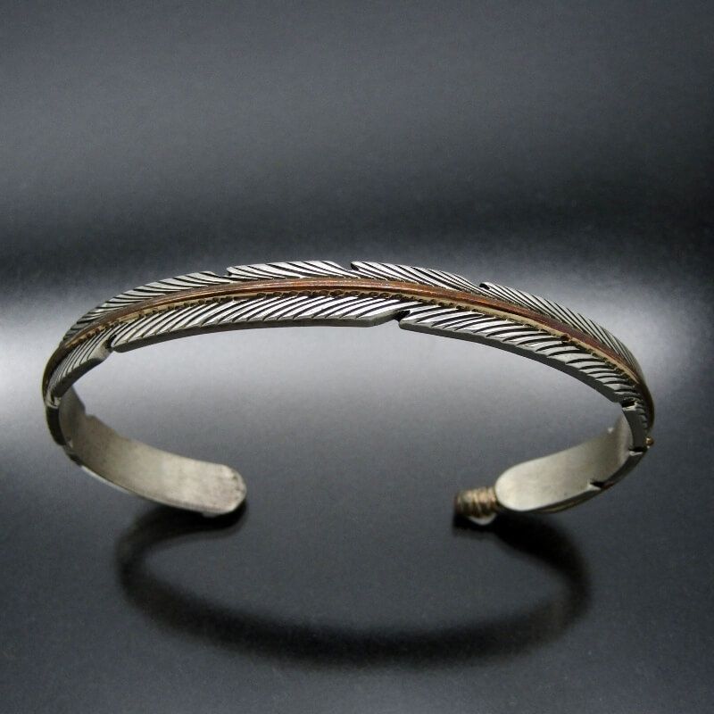 ナバホ族フェザーバングル 138mm ナバホ族 Avery Norton インレイ フェザーバングル｜マライカ