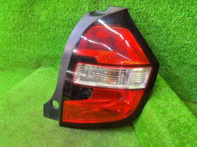 ルノー トゥインゴ DBA-AHH4B 右 テール ランプ ライト インテンス H4B