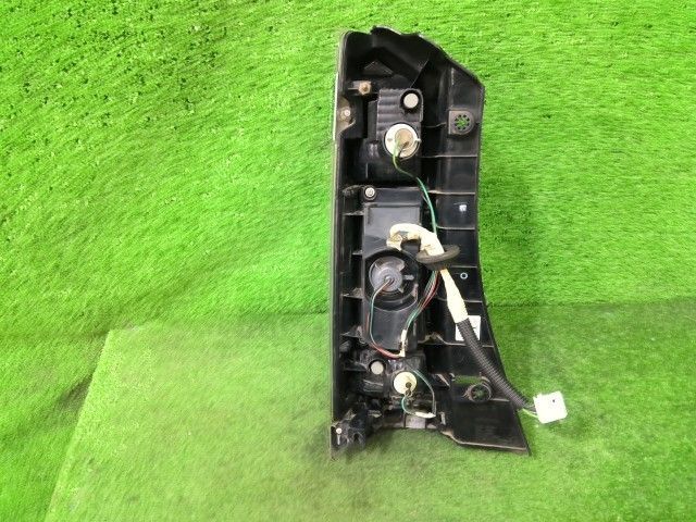 N－BOX エヌボックススラッシュ DBA-JF1 JF2 右 テール ランプ