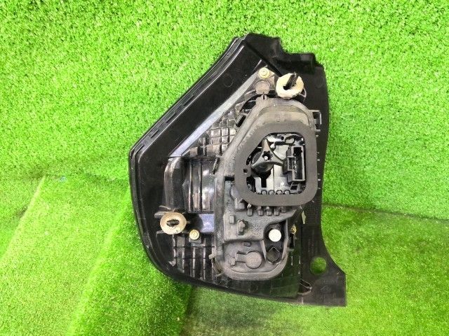 ルノー トゥインゴ DBA-AHH4B 右 テール ランプ ライト インテンス H4B