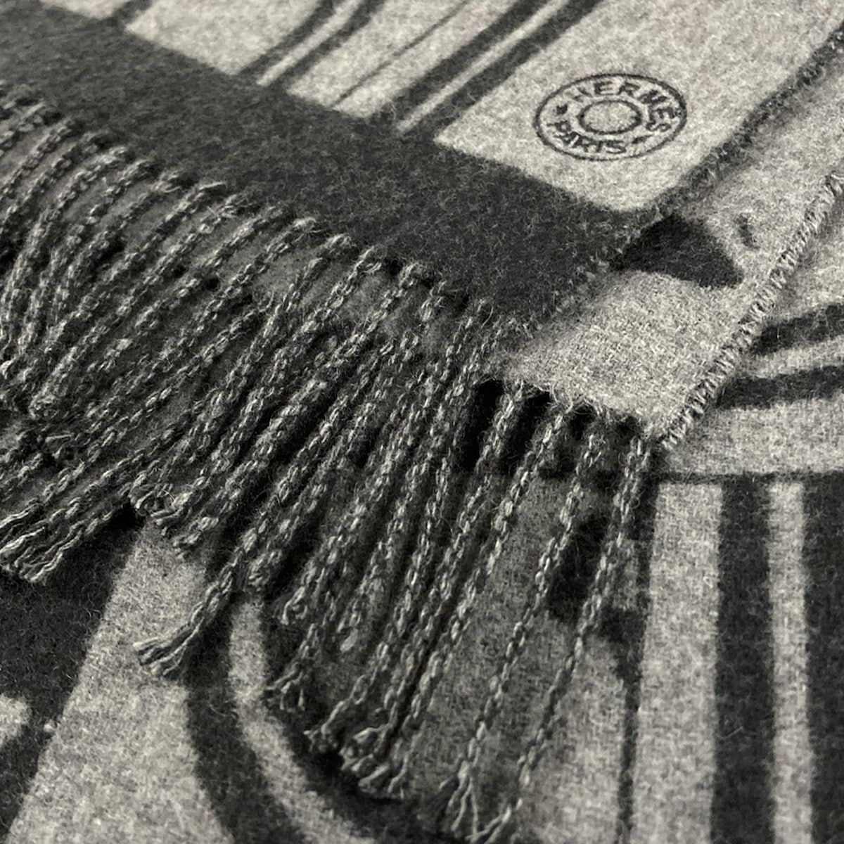 HERMES マフラー グレー/ブラック　ブリッド・ドゥ・ガラ　新品　カシミヤ 楽天市場】エルメス HERMES カシミヤ マフラー ブリッド ドゥ ガラ