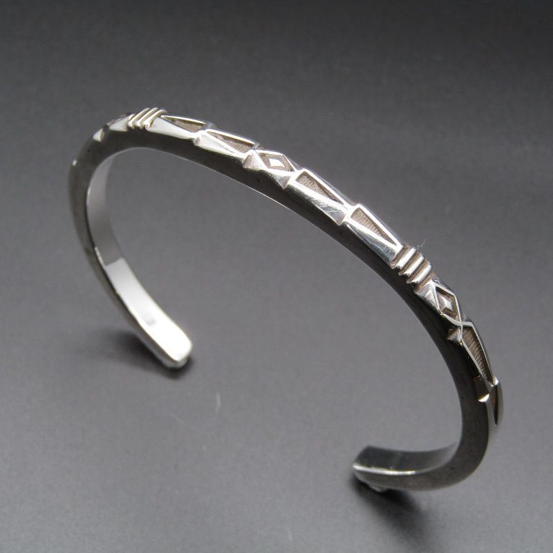 Jennifer Curtis ナバホ族 バングル スタンプワーク 4mm ジェニファー