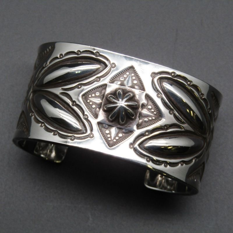 Jennifer Curtis ナバホ族 バングル スタンプワーク ワイド 32mm