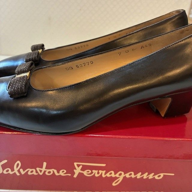 フェラガモ SalvatoreFerragamo LADY ローヒールパンプス ダーク