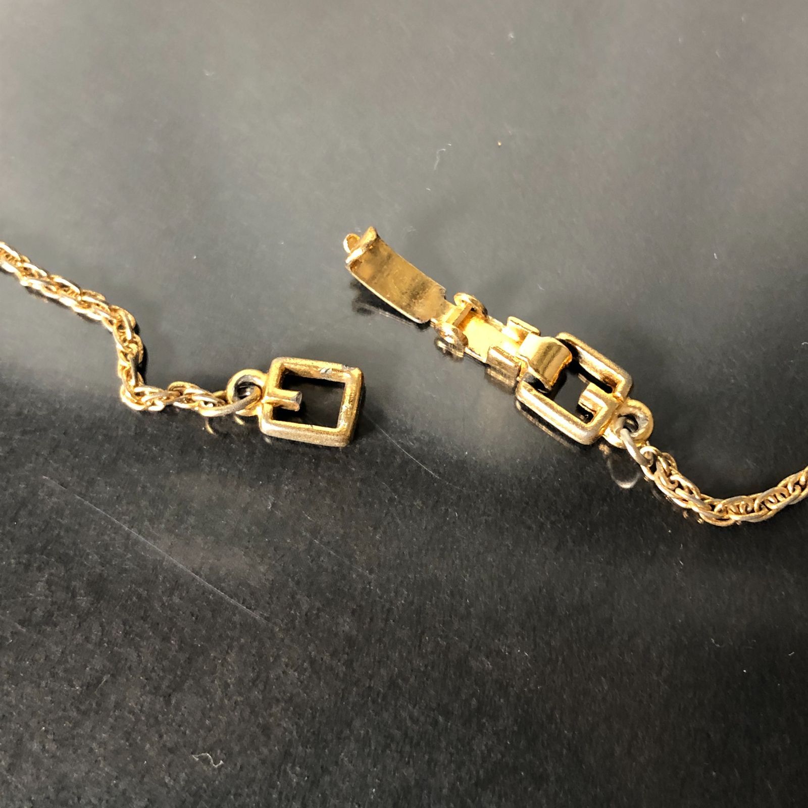 GIVENCHY ジバンシィ ネックレス ゴールドカラー Gロゴ 全長約410mm 