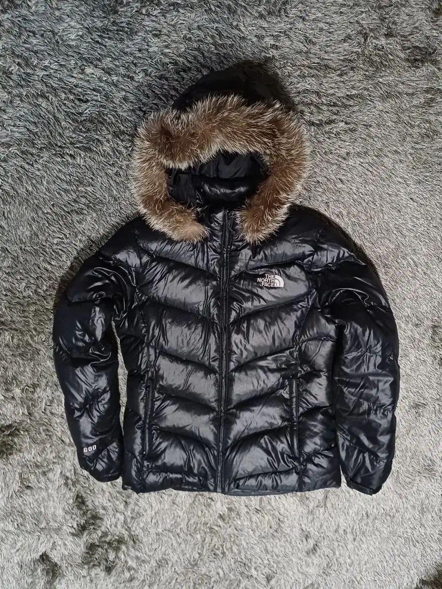 THE NORTH FACE 600フィルパワー ファー グース ダウン フーデッド 90 