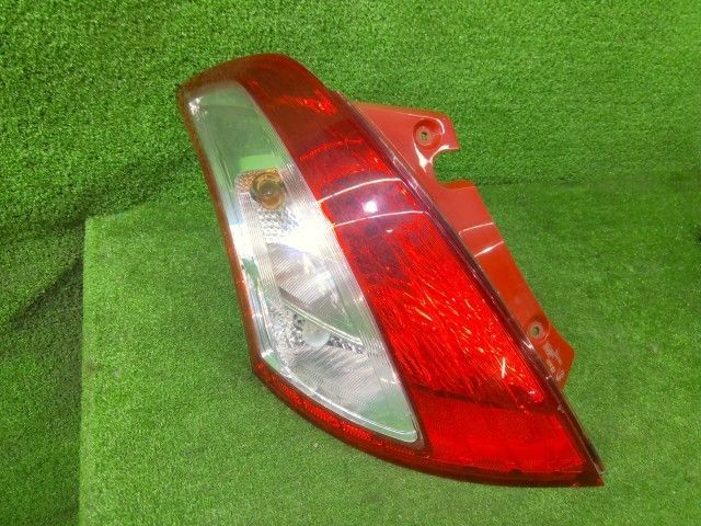 スイフト DBA-ZC72S 左 テール ランプ ライト XG K12B ZRZ 35670-71L00
