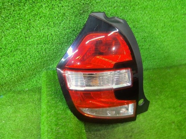 ルノー トゥインゴ DBA-AHH4B 左 テール ランプ ライト インテンス H4B