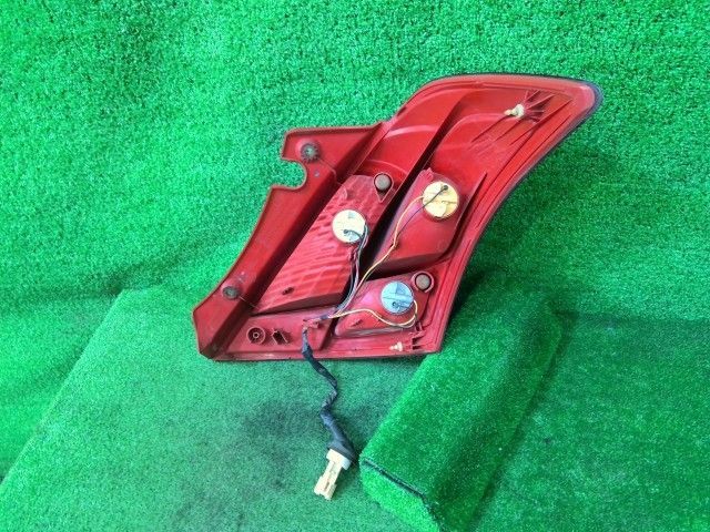 スイフト DBA-ZC72S 左 テール ランプ ライト XG K12B ZRZ 35670-71L00