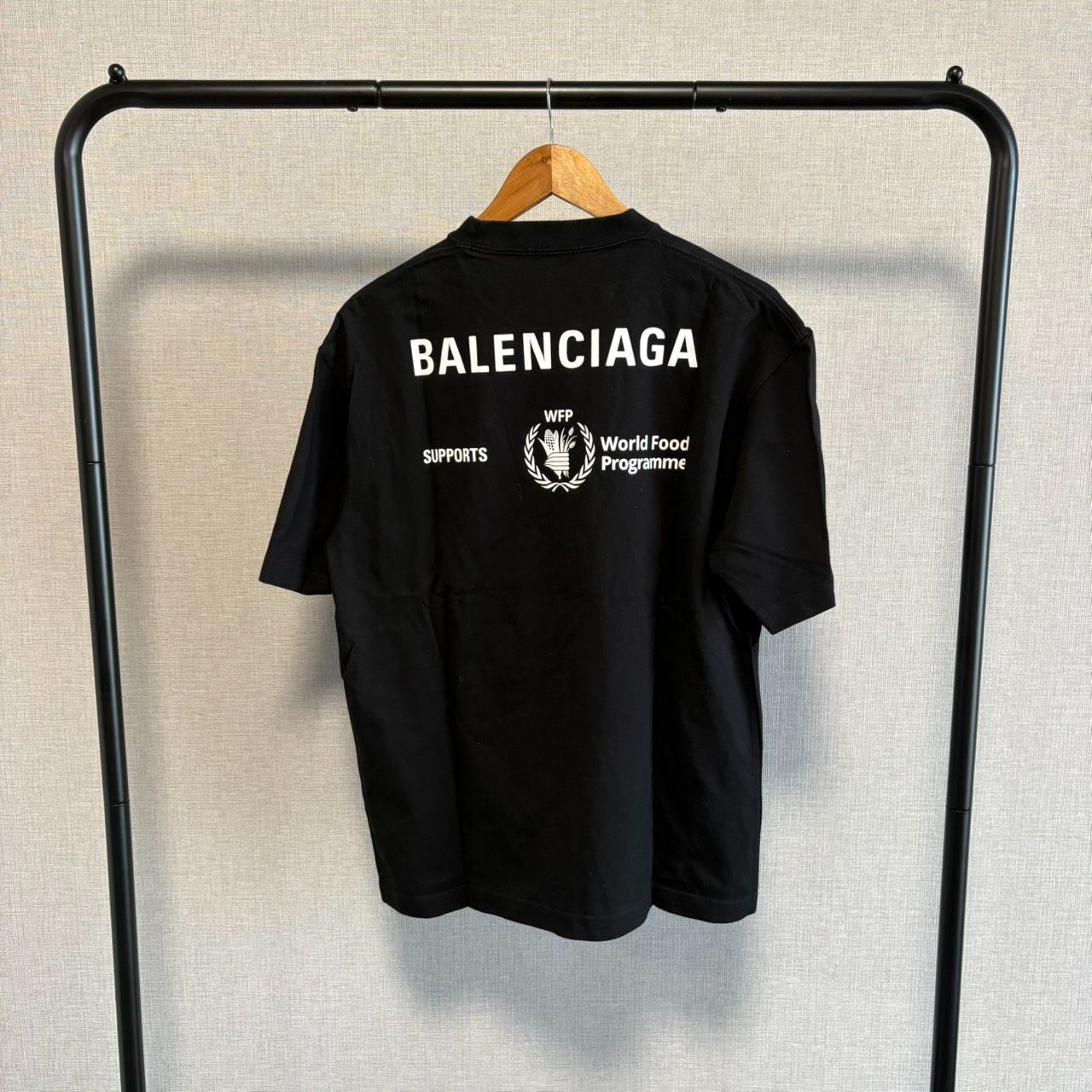 美品 大人気 BALENCIAGA バレンシアガ WFP Tシャツ XS BALENCIAGA/バレンシアガ/WFPロゴTシャツ - メルカリ