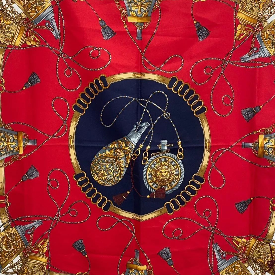 HERMESのスカーフ　大判 HERMES エルメス スカーフ 大判 シルク 最新 エルメス カレ90 スカーフ